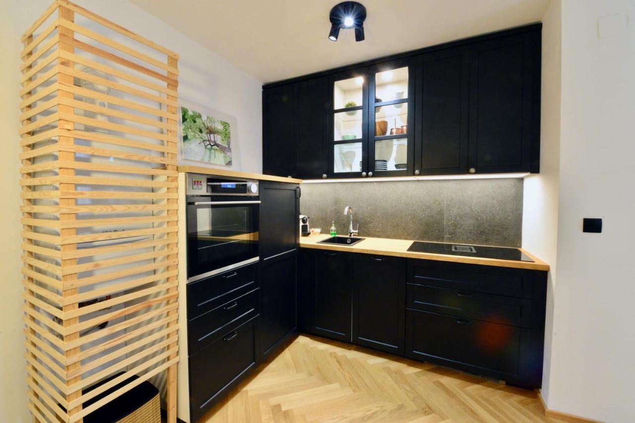 Modern Flat With Parking Space Apartment Виена Екстериор снимка