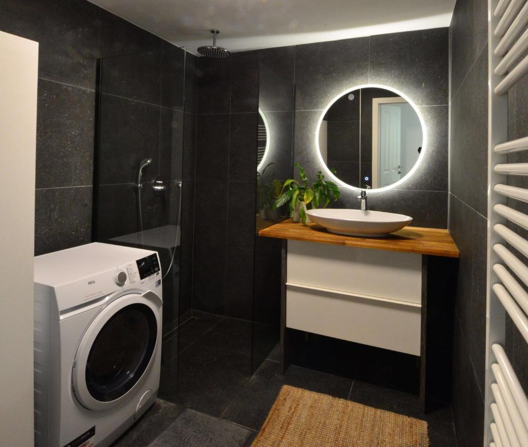 Modern Flat With Parking Space Apartment Виена Екстериор снимка